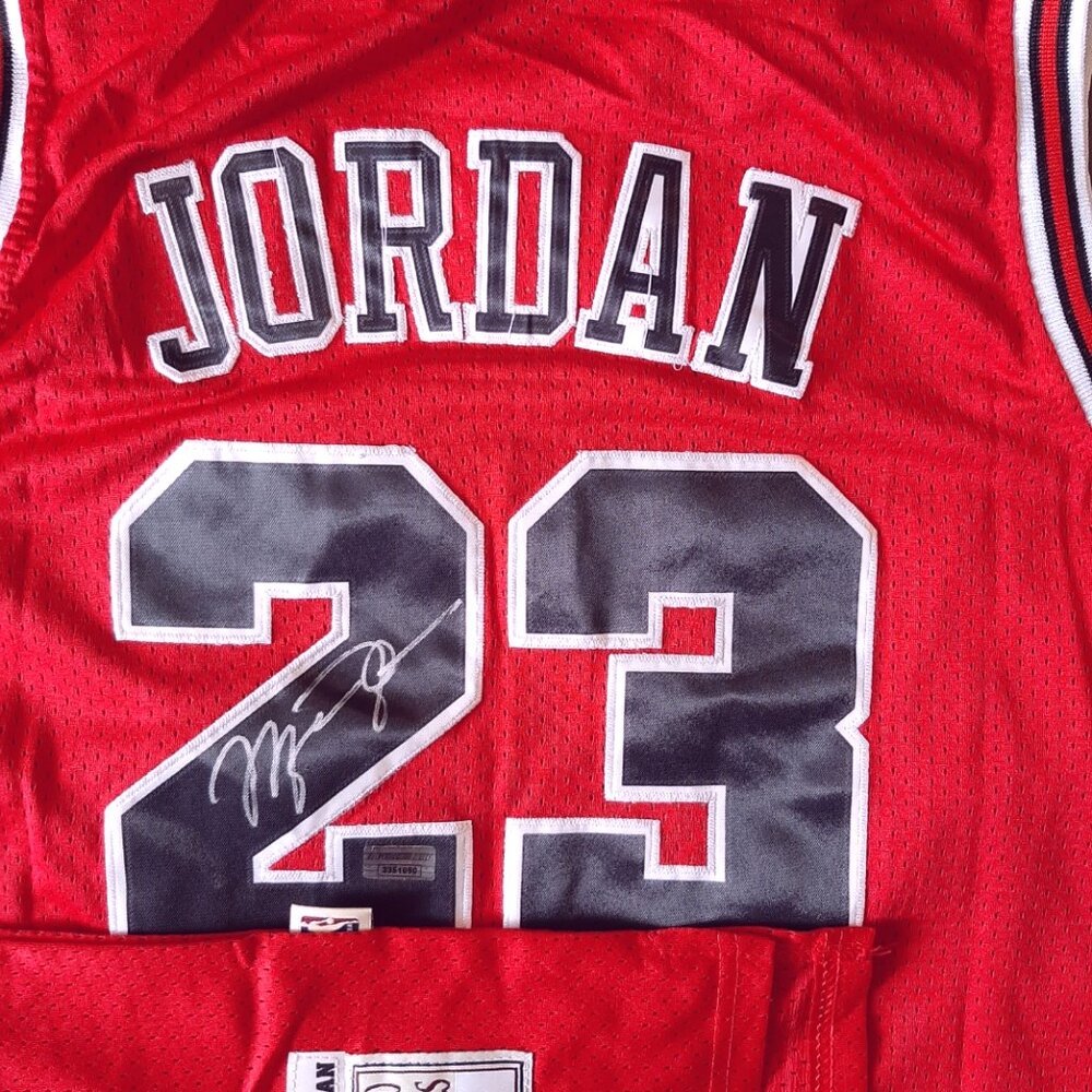 **MICHAEL JORDAN CHICAGO BULLS #23 SIGNED RED HOME JERSEY HOLOGRAM VALIDATION**